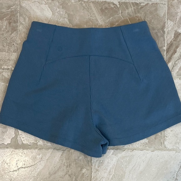 NWOT Lululemon Ribbed Softstreme High-Rise Short 2" Oasis Blue (Size 4) - Picture 5 of 6